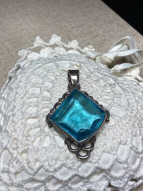 AQUAMARINE FACTED. STERLING PENDANT. FANCY N UNIQUE 💙💙